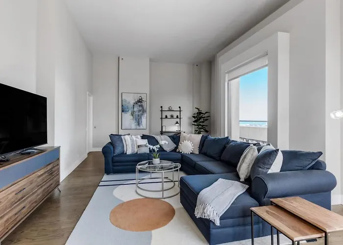 Downtown Penthouse 11parking Gym Pvt Patio Apartment