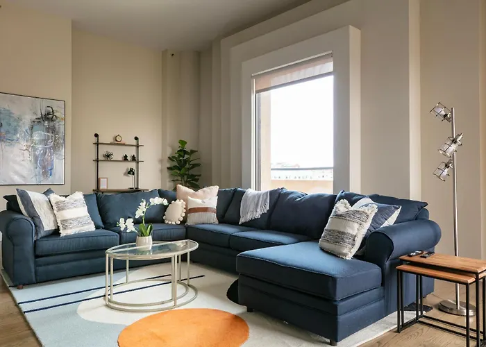 Downtown Penthouse 11parking Gym Pvt Patio Apartment *